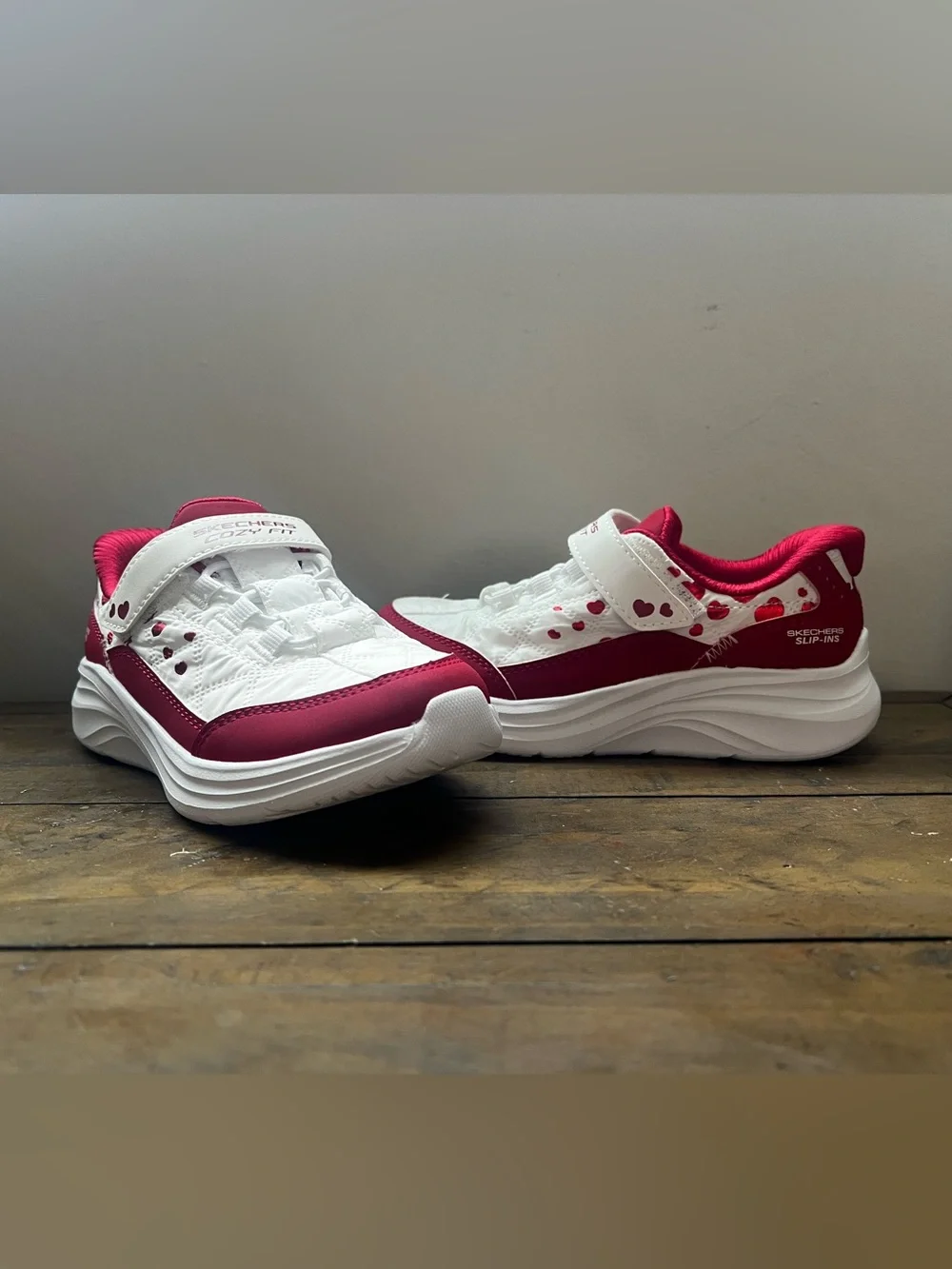 NEW Skechers Slip-ins girls White and Red Heart Sneakers